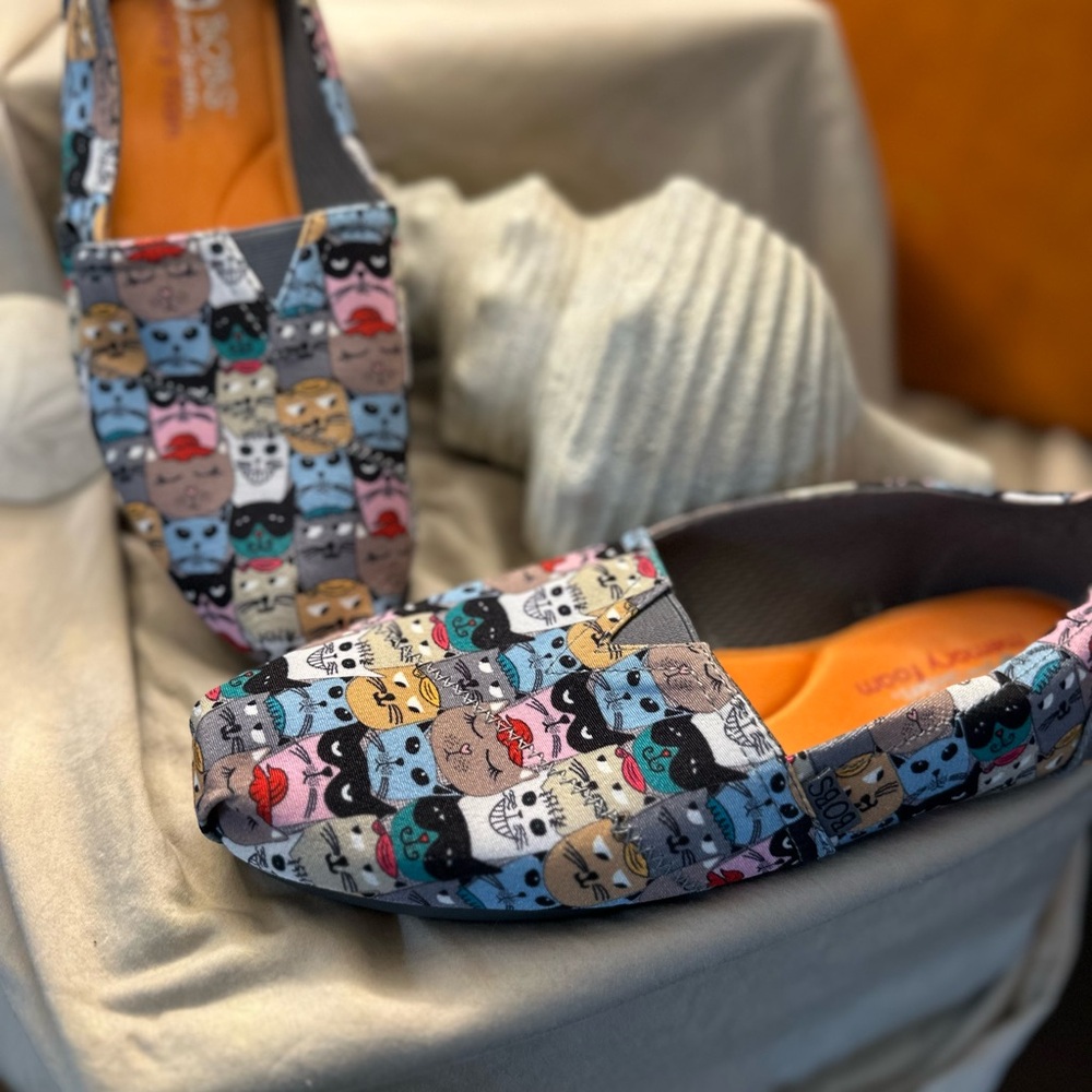 Skechers Women's Cat Print Flats